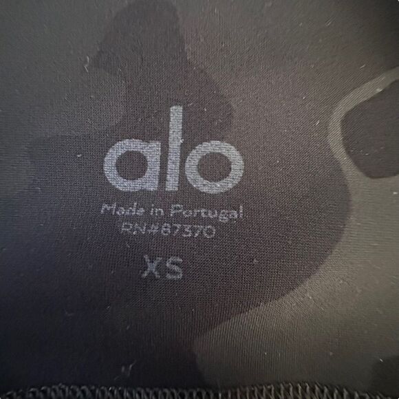ALO Yoga ~High-Waist Black Camo Vapor Legging ~ compression ~high waist~ size XS - Picture 10 of 15